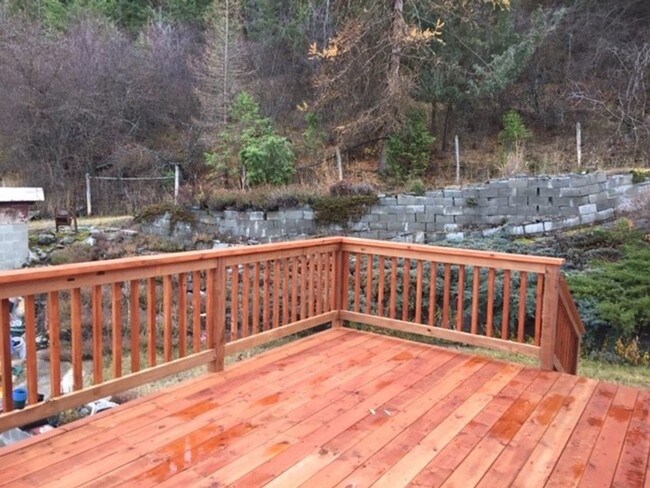 Building Photo - 4 br, 2.5 bath House - 955 Foys Lake Rd.