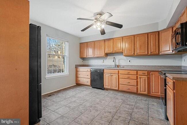 Building Photo - 10661 High Beam Ct