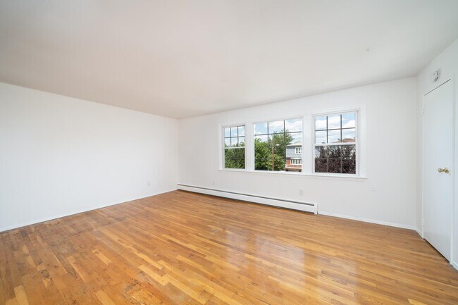 Building Photo - 46 Country Village Ct