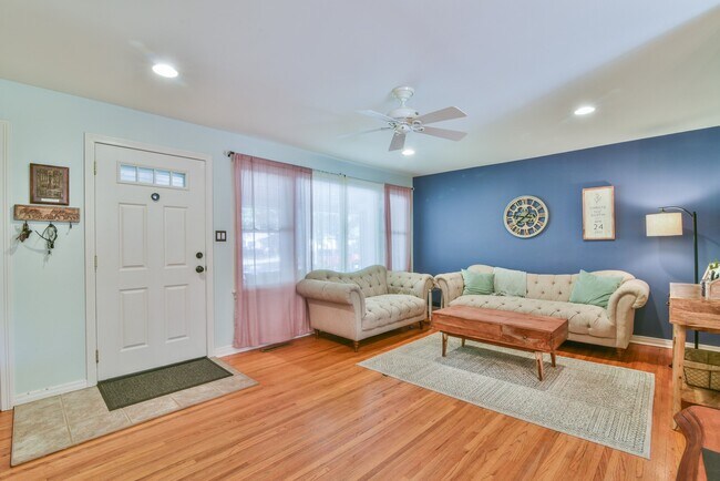 Foto del edificio - 320 N Hillcrest Ave