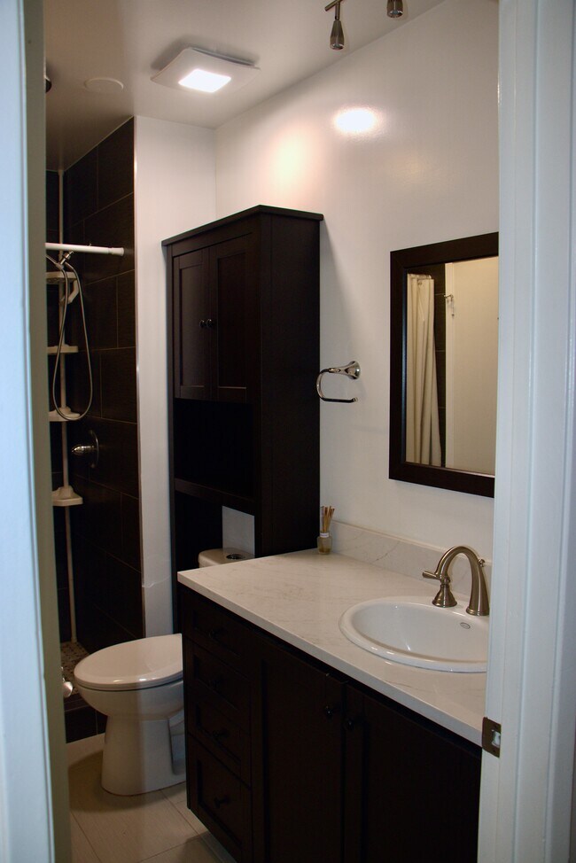 Bathroom closest to entry - 14560 Clark St