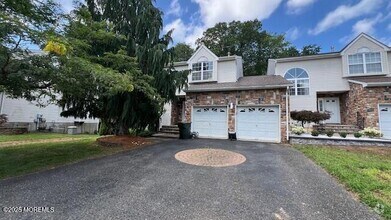 Building Photo - 33 Kinglet Ave
