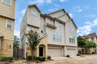 Building Photo - 3323 Home Point Dr
