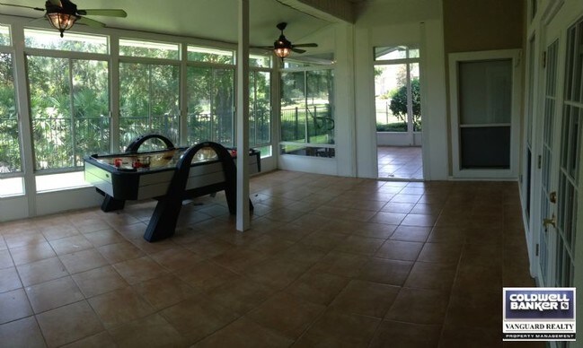 Building Photo - 2465 Pinehurst Ln