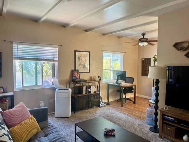 Building Photo - 4284 Third Ave