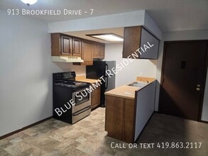 Building Photo - 913 Brookfield Dr