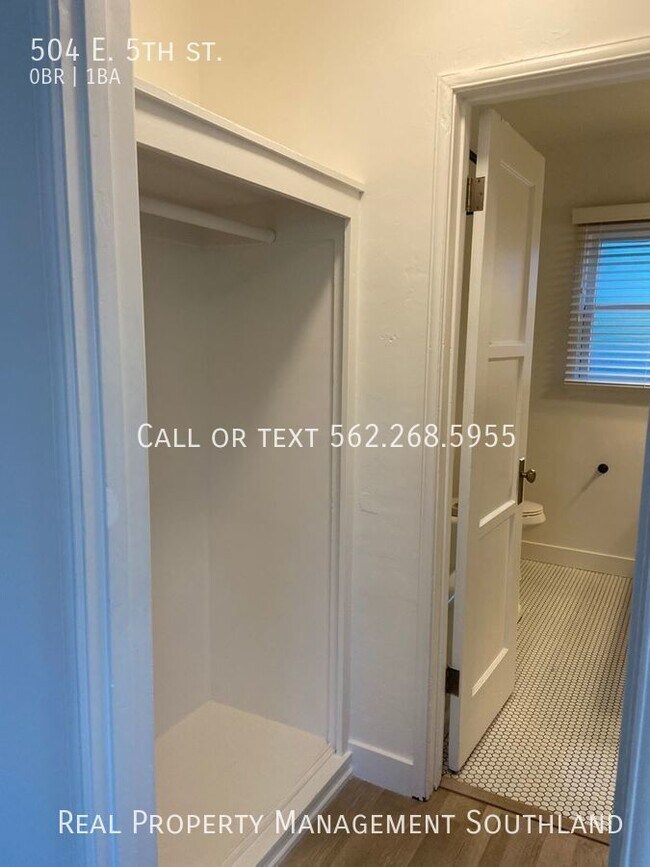 Building Photo - Remodeled Studio Walking Distance to Downt...