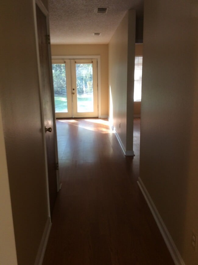 Building Photo - Duplex for Rent