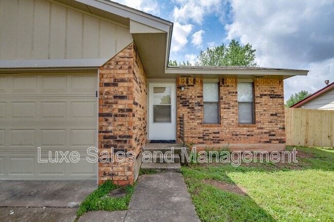 Building Photo - 3916 SE 46th St