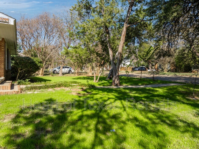 Foto del edificio - 3300 Adeline Dr