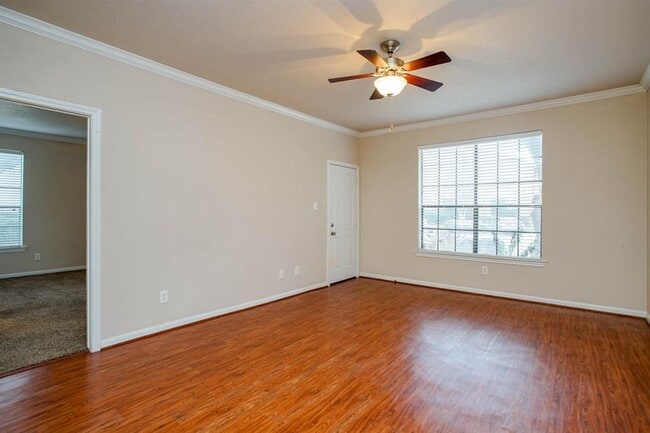 Building Photo - 2255 Braeswood Park Dr