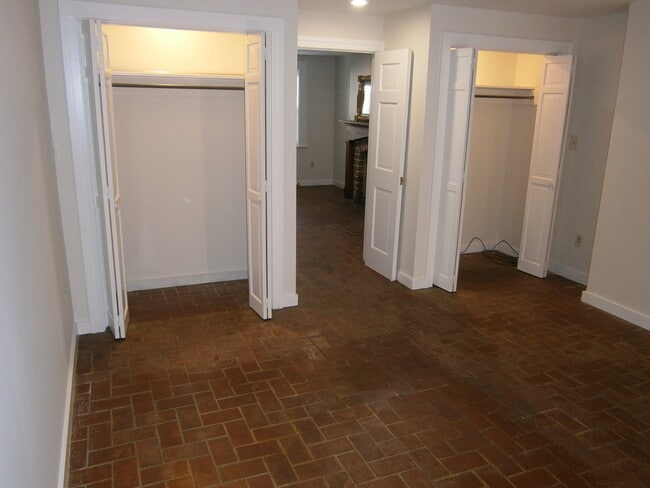 Building Photo - 107 W Taylor St