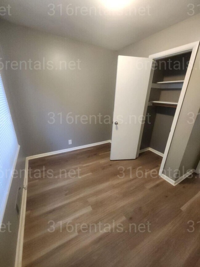 Foto del edificio - $1045 - 3 bedroom / 1 bathroom - Single Fa...