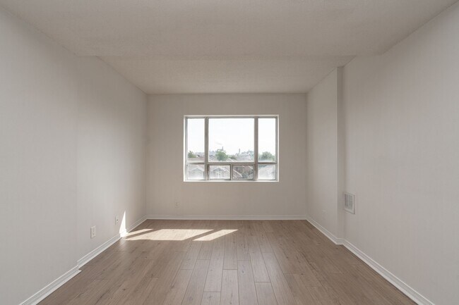 Building Photo - 333 Sidney Belsey Crescent