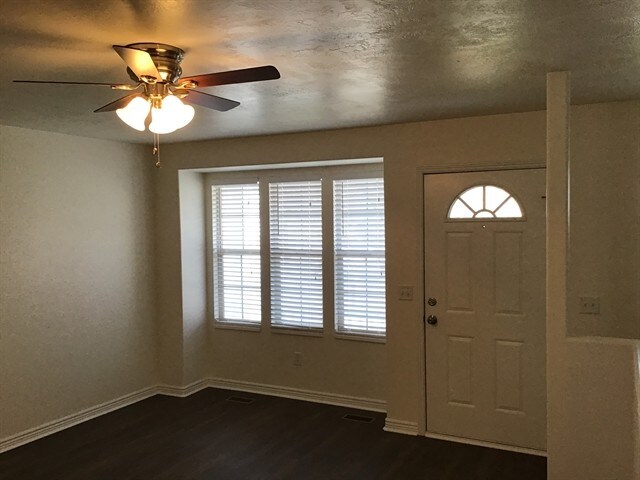 Foto del edificio - 903 1340 E