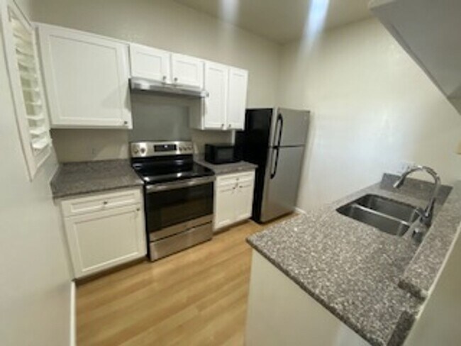 Building Photo - 1201 Glen Cove Parkway Unit 907