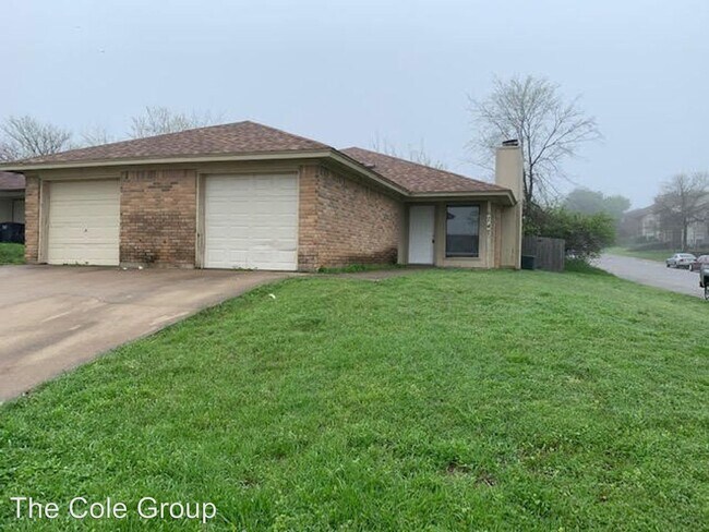 Building Photo - 6745-6747 Westcreek Dr