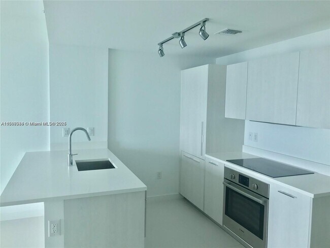 Building Photo - 501 NE 31st St