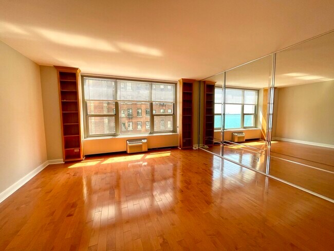 Building Photo - 1550 N Lake Shore Dr