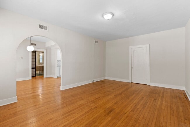 Building Photo - 526 Pershing Ave