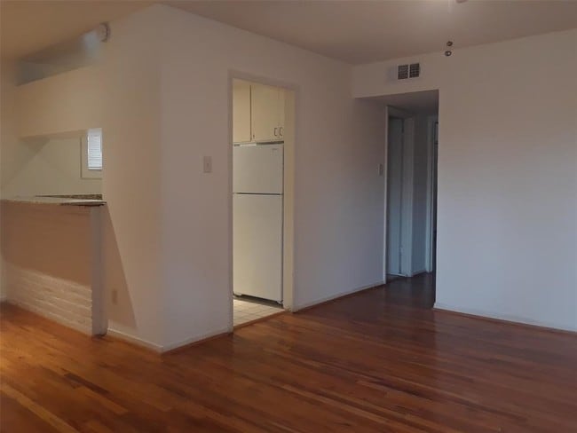 Building Photo - 1801 Cortlandt St