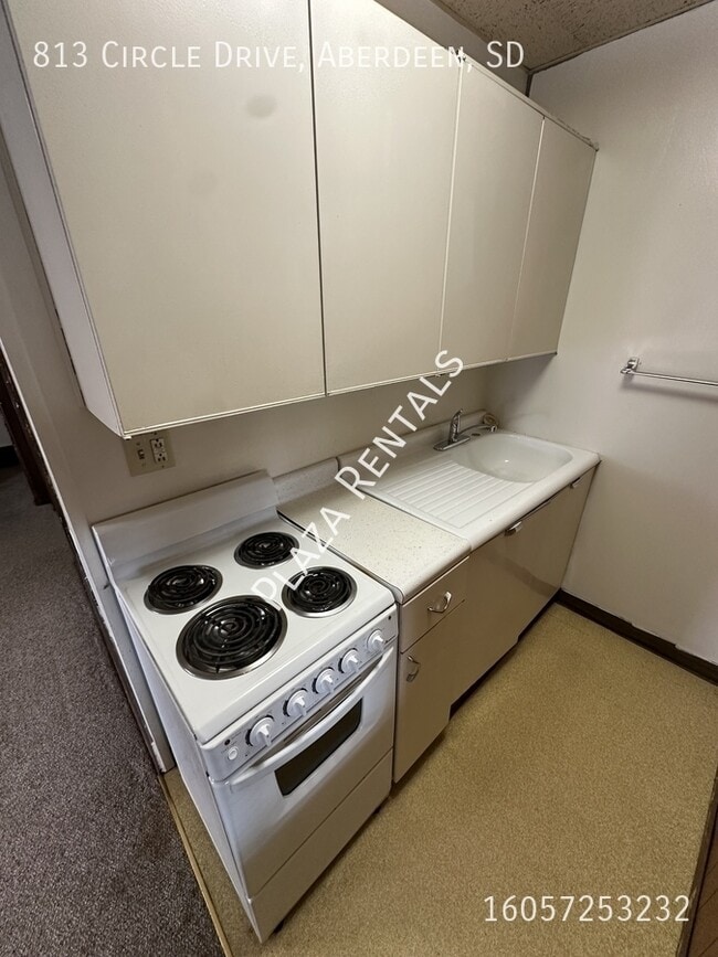 Building Photo - 19 7th Ave SE