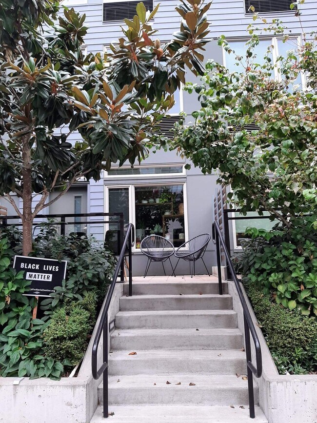 Foto del edificio - 4242 N Vancouver Ave