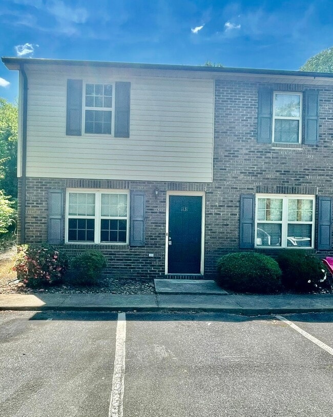 Building Photo - 1654 A Ave SE