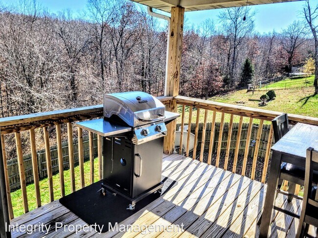 Building Photo - 5 br, 3 bath House - 15812 Terris