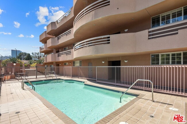 Building Photo - 4310 Cahuenga Blvd