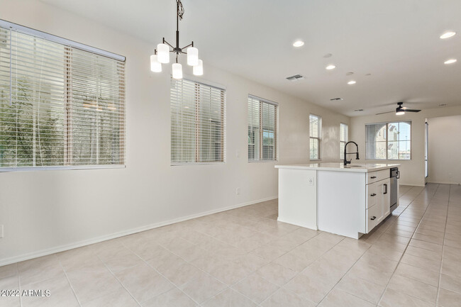 Foto del edificio - 2738 S Harmony Ave