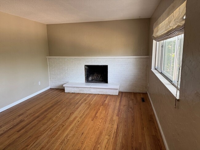Building Photo - Charming 4 Bedroom Home Near UCCS and Palm...
