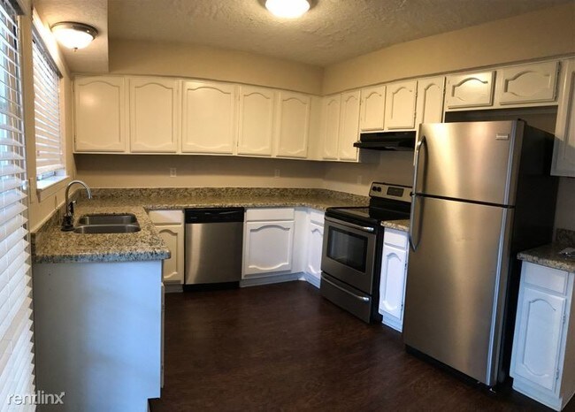 Building Photo - 2 br, 1 bath Townhome - 2311 DE Lee St