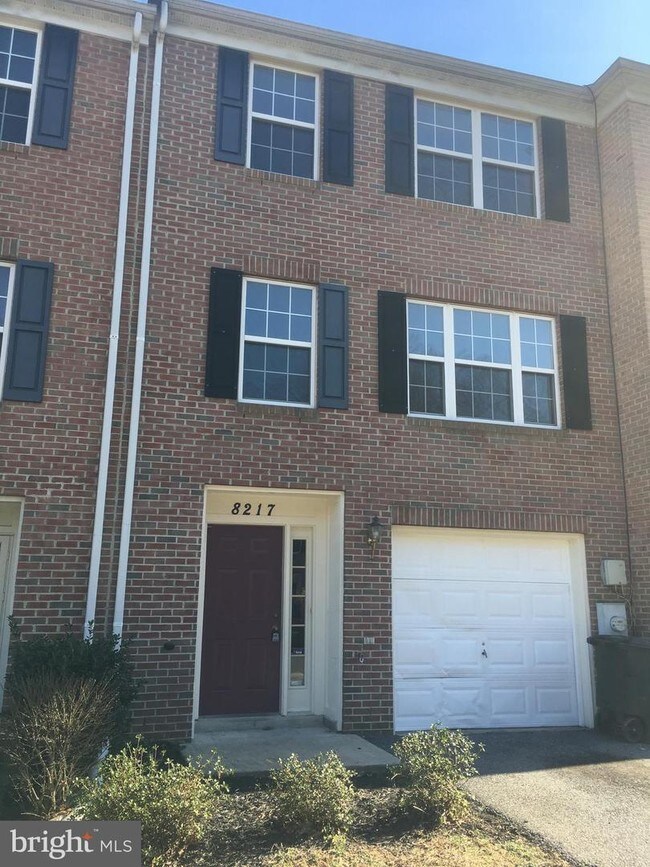Building Photo - 8217 Dellwood Ct