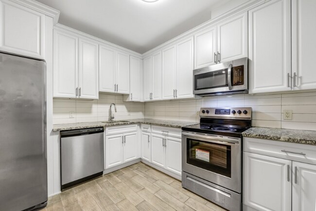 Building Photo - 227 Teaneck Rd