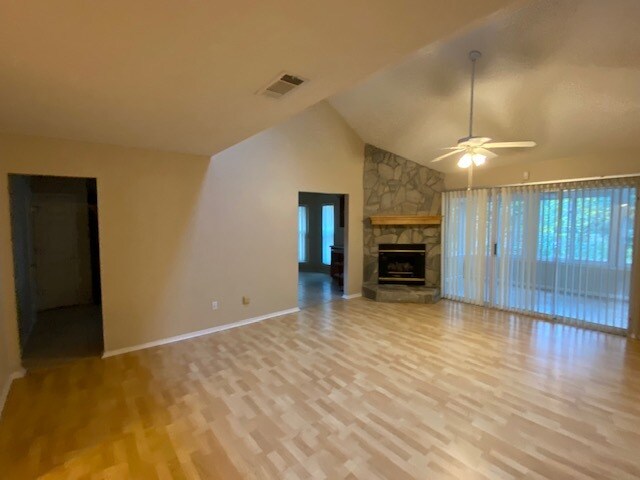 Building Photo - 4453 Parkwood Square