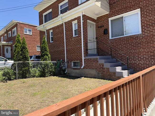 Foto del edificio - 8315 Navahoe Dr