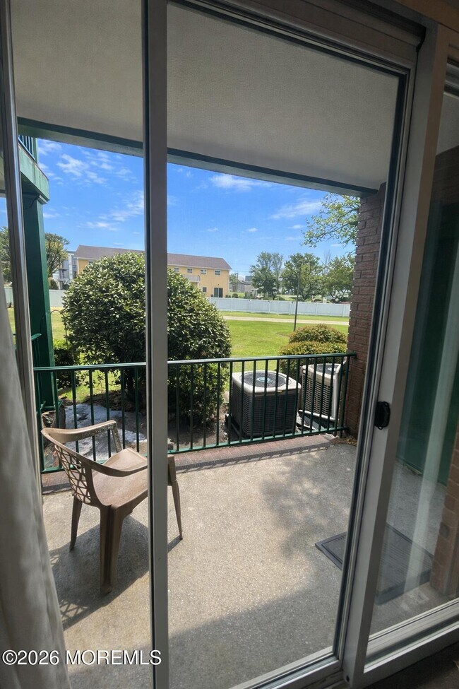 Foto del edificio - 65 Cedar Ave