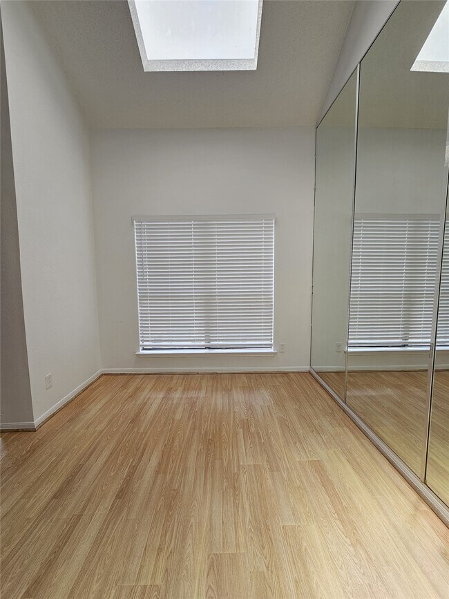 Building Photo - 8167 Sands Point Dr
