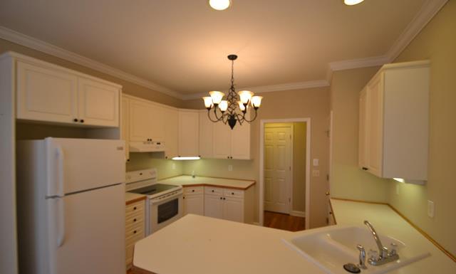 Building Photo - 2196 Woodbriar Dr