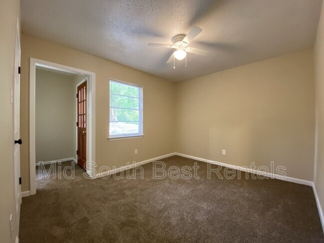 Building Photo - 3336 Emmons Dr