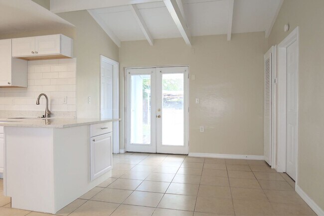 Building Photo - 2 Bedroom, 1 Bathroom Home for Rent in St ...