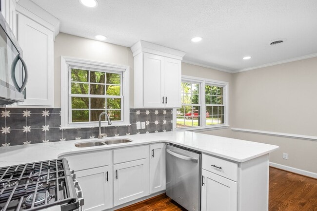 Building Photo - Beautiful Sherwood Location