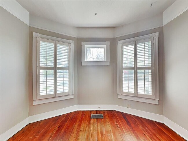 Foto del edificio - 595 Boulevard SE