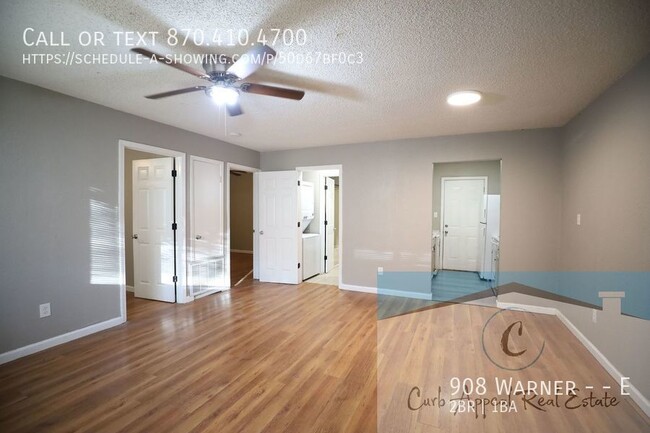 Building Photo - 2 bed/1 bath apt - includes washer and dry...
