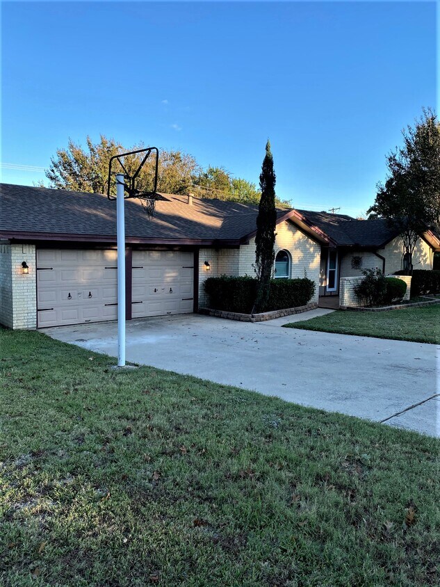 Primary Photo - 3632 Spring Grove Dr