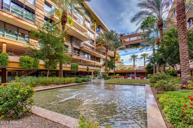 Foto del edificio - 7137 E Rancho Vista Dr