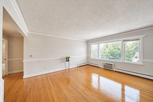 Foto del edificio - 4940 N Leonard Dr