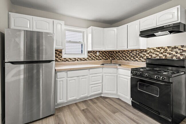 Building Photo - 390 S 19th St