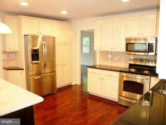 Foto del edificio - 1364 Dolley Madison Blvd